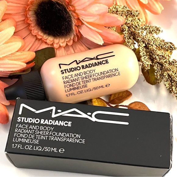 MAC Studio Radiance Face & Body Foundation W3 - Picture 9 of 12